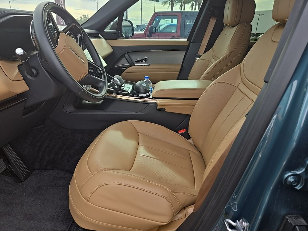Thumbnail: 2025 Land Rover Range Rover Sport - 5
