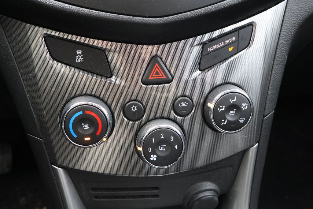 Thumbnail: 2016 Chevrolet Trax - 21