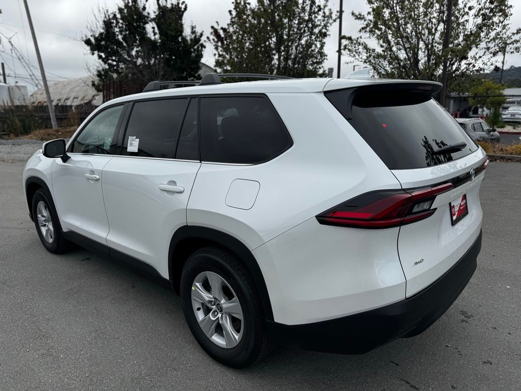 2025 Toyota Grand Highlander LE AWD photo 4