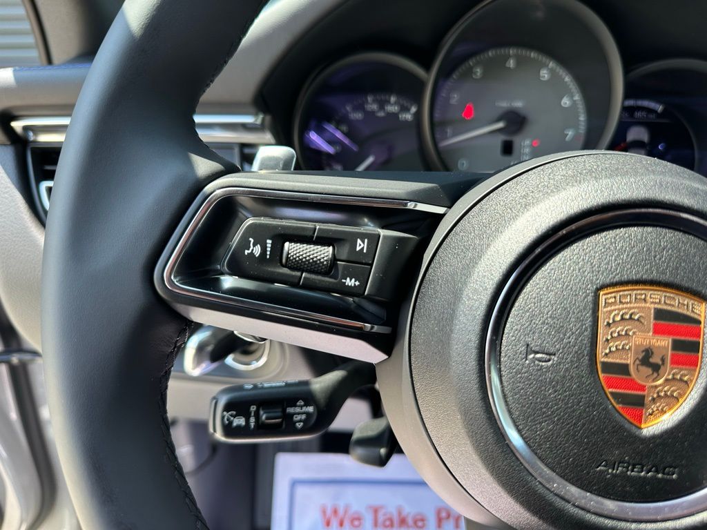 Thumbnail: 2025 Porsche Macan - 21