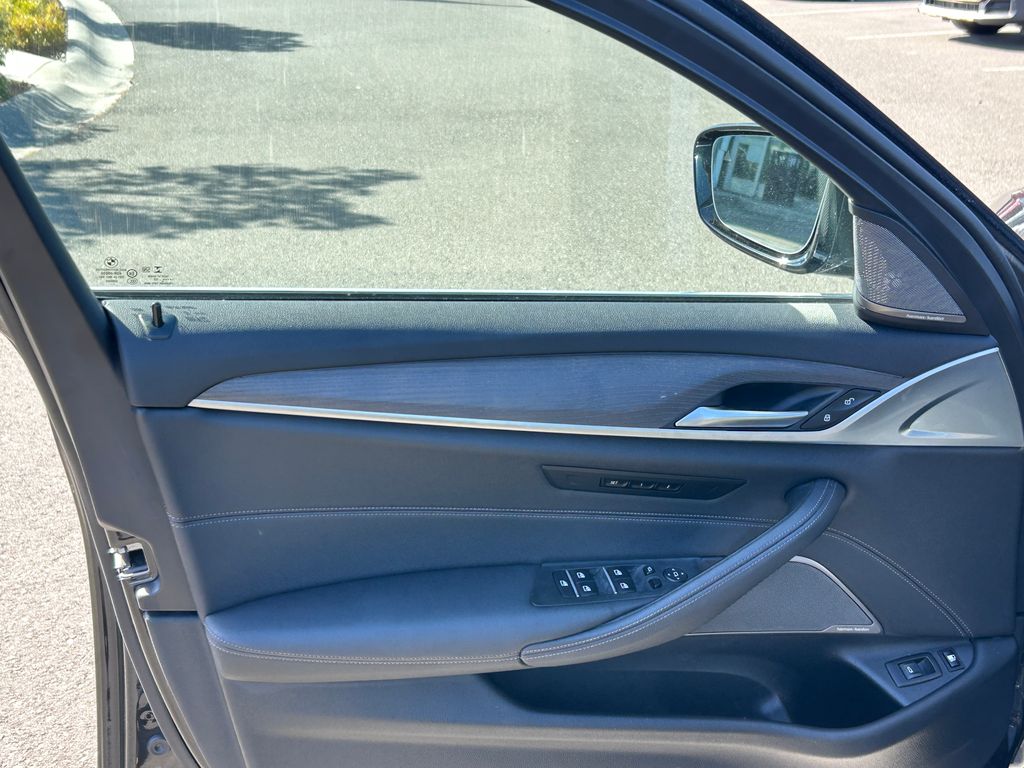 Thumbnail: 2022 BMW 5 Series - 11