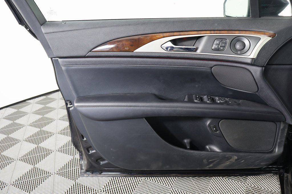 Thumbnail: 2020 Lincoln MKZ - 11