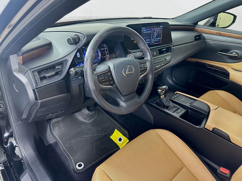 Thumbnail: 2022 Lexus ES - 9