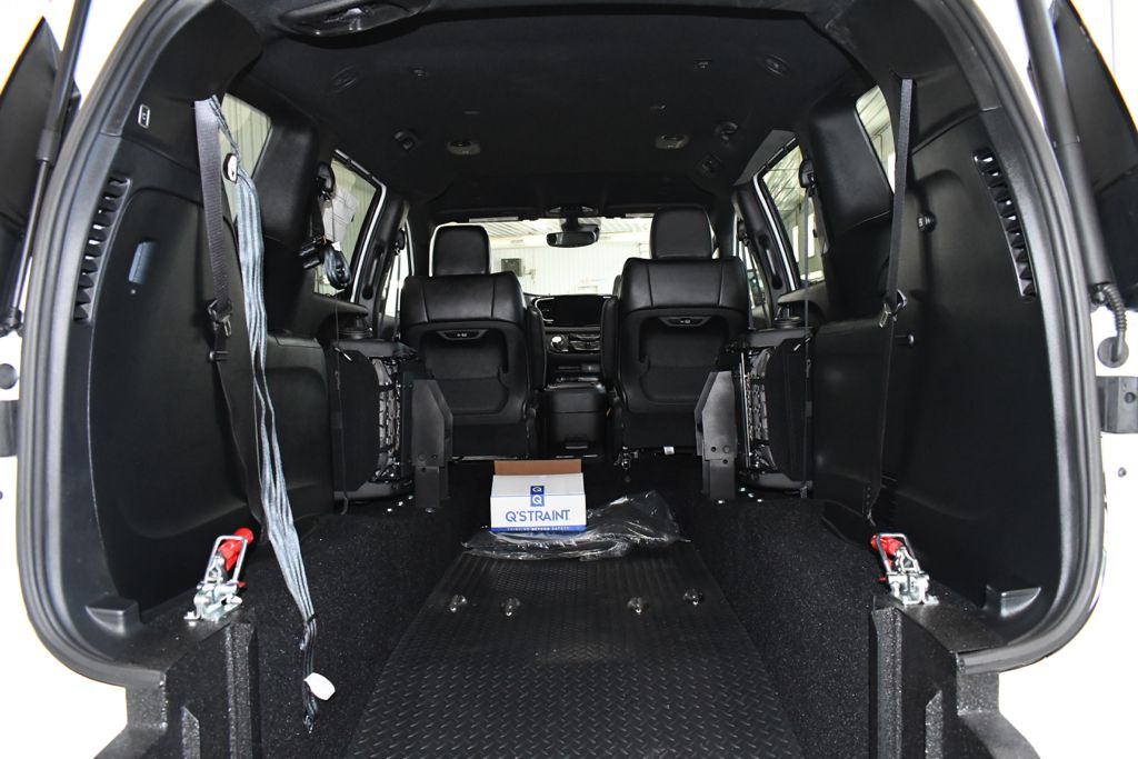 Used 2026 White Chrysler Select image 10