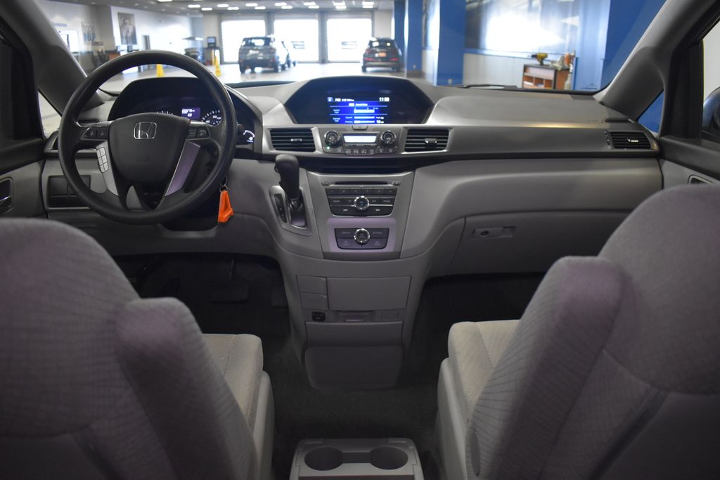 2014 Honda Odyssey LX 16