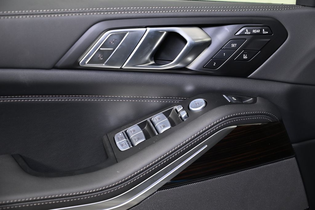 Thumbnail: 2026 BMW X7 - 22