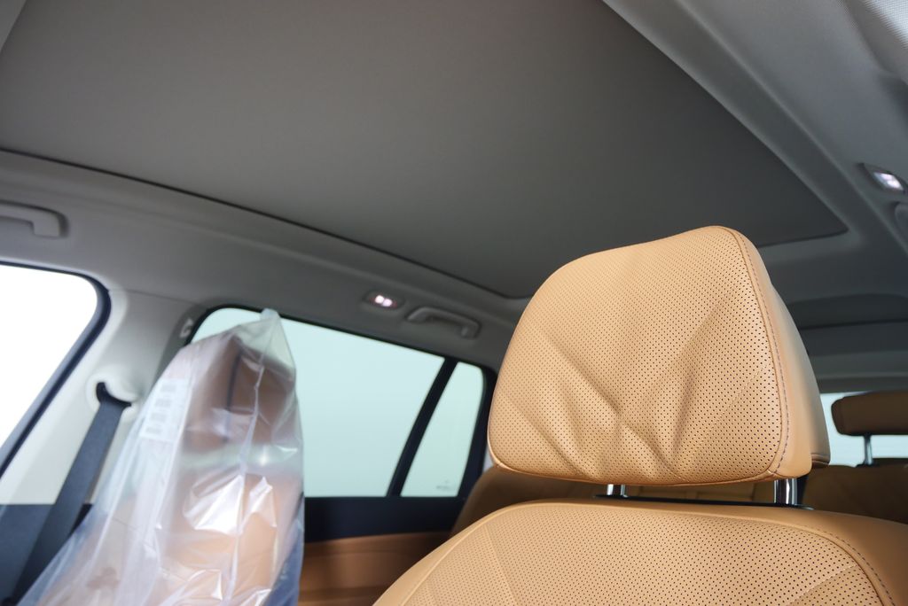 Thumbnail: 2026 BMW X7 - 11