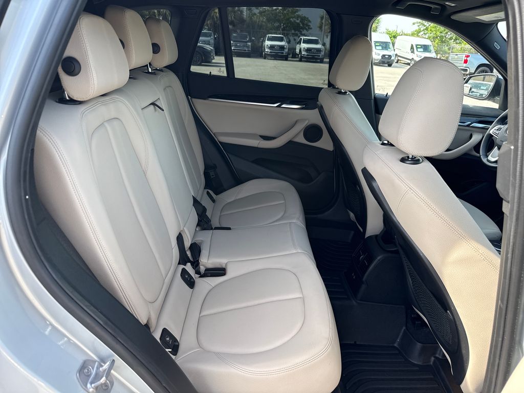 Used 2019 Silver BMW sDrive28i image 28