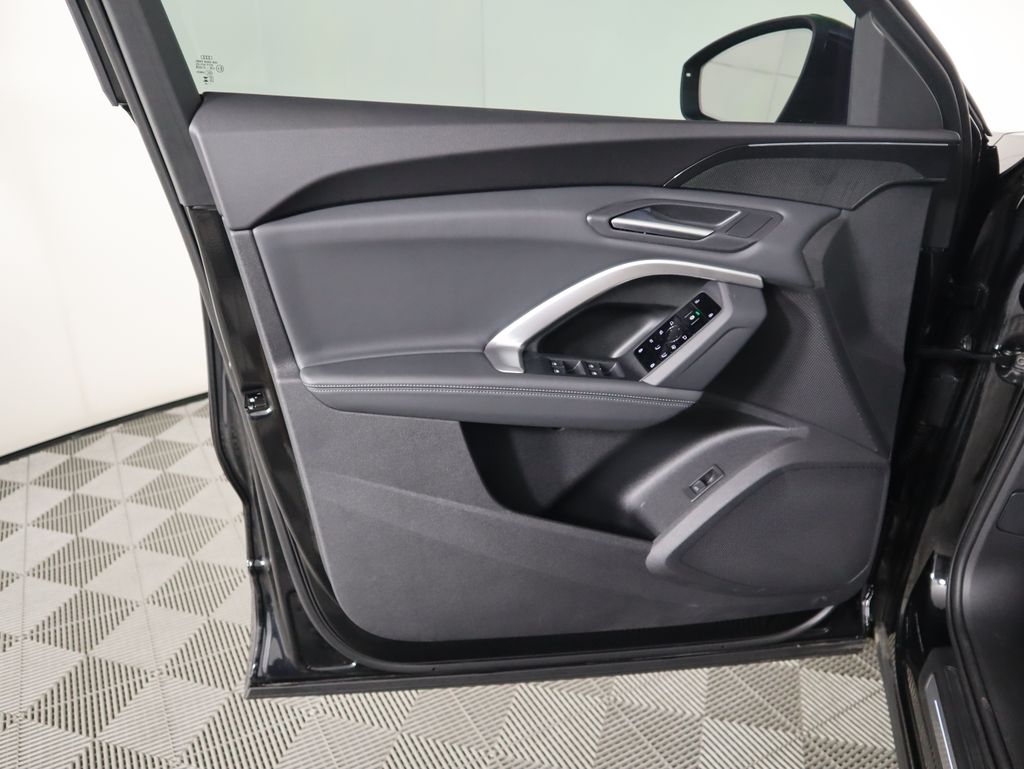 Thumbnail: 2025 Audi Q5 - 26