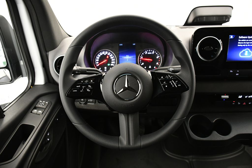 Thumbnail: 2025 Mercedes-Benz Sprinter - 14