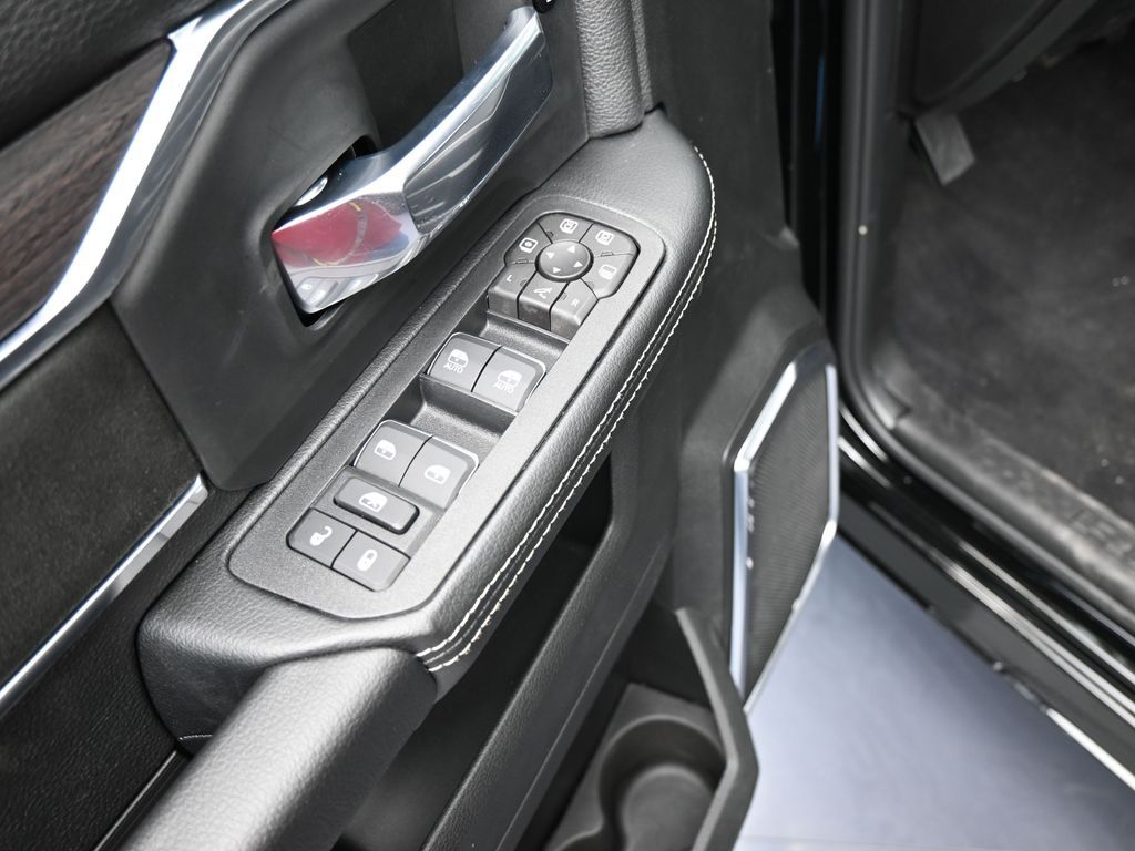 New 2026 Diamond Black Crystal Pearlcoat Ram Laramie image 13