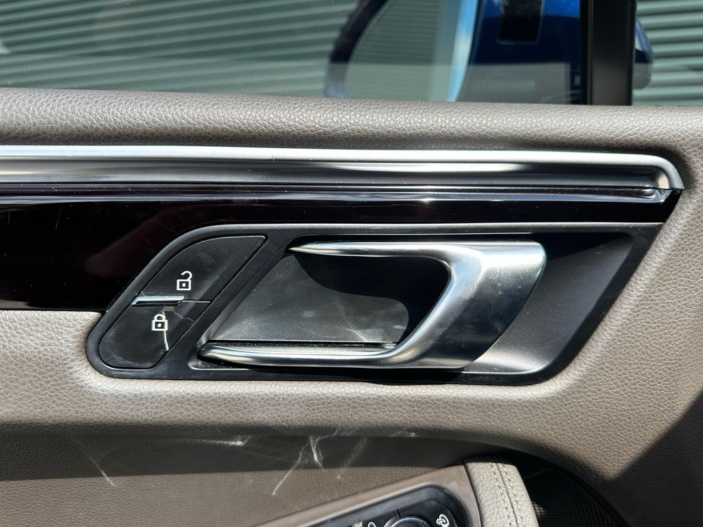 Thumbnail: 2022 Porsche Macan - 20