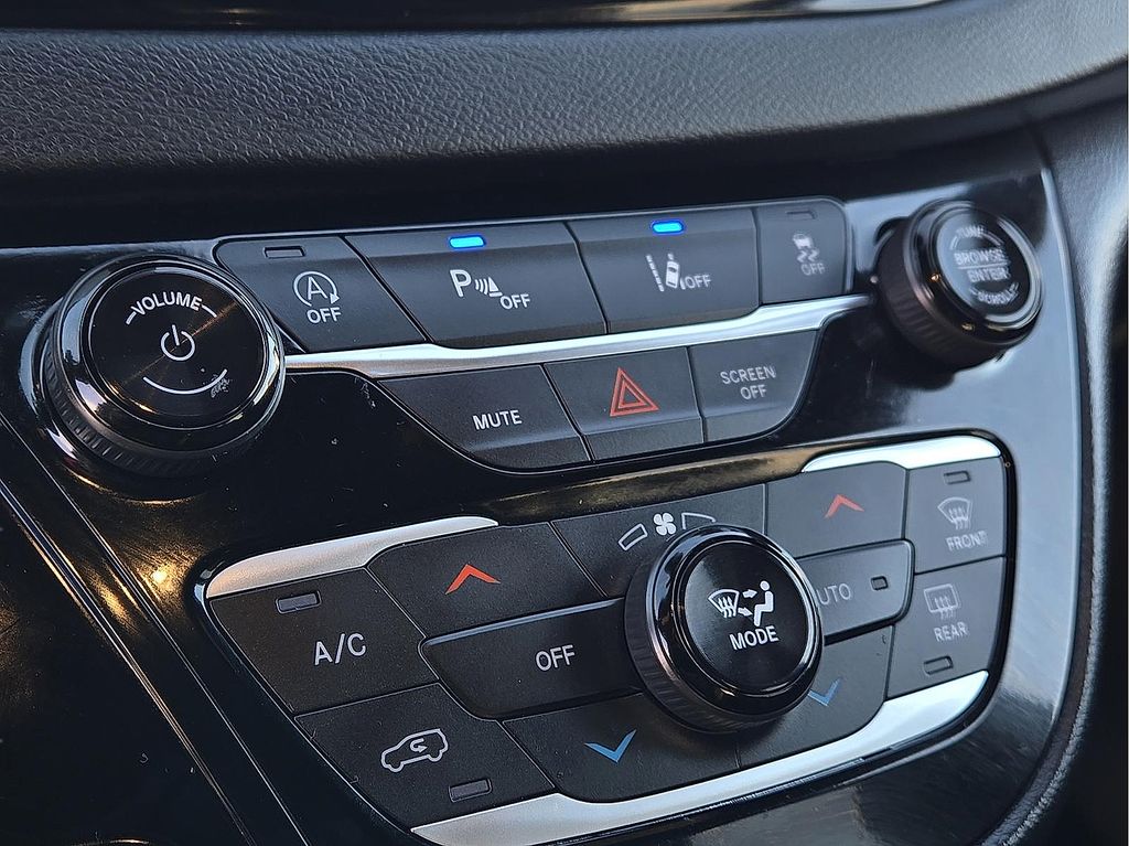 Used 2025 Chrysler Pacifica For Sale in Farmington, AR