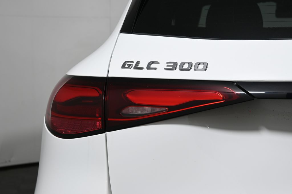 2025 Mercedes-Benz GLC 300 12