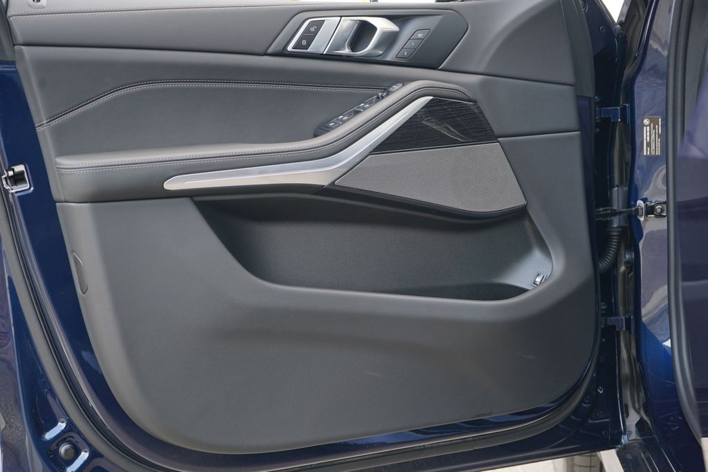 Thumbnail: 2026 BMW X5 - 10
