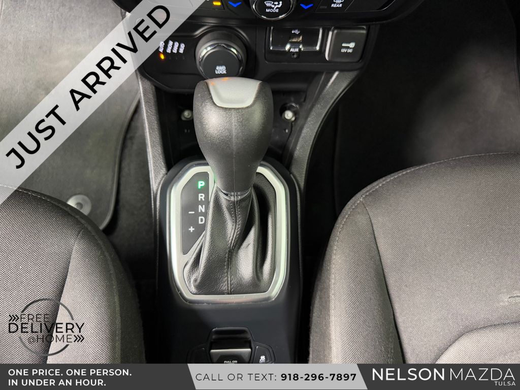Used 2019 Blue Jeep Latitude image 30