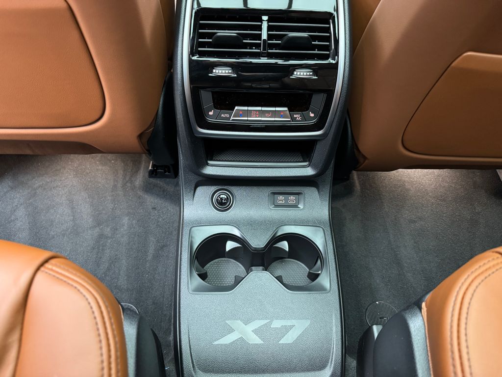 New 2026  BMW M60i image 27