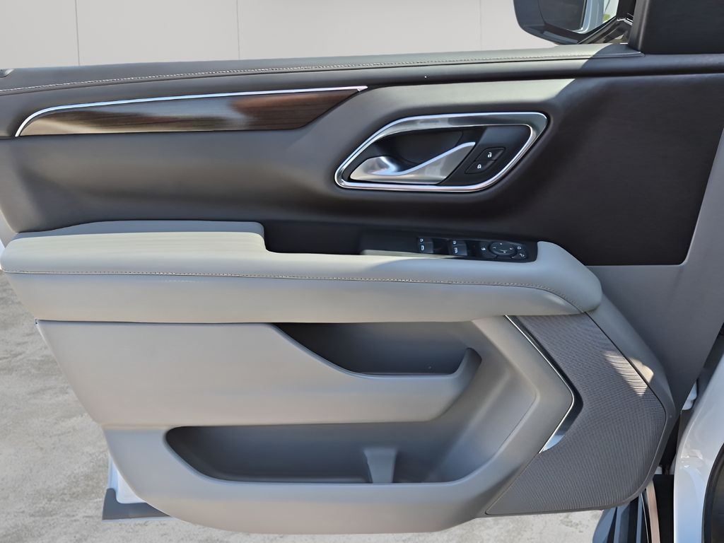 Used 2022 White GMC SLE image 26