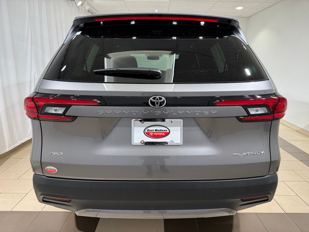 Thumbnail: 2026 Toyota Grand Highlander - 4