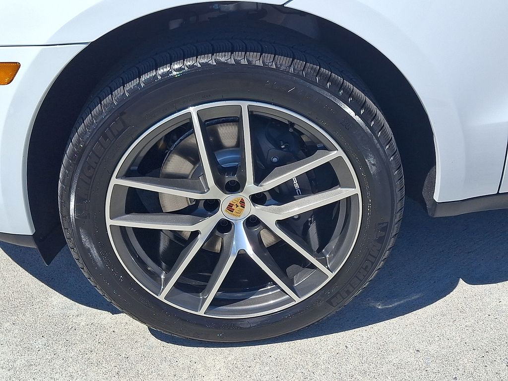 Thumbnail: 2026 Porsche Macan - 10