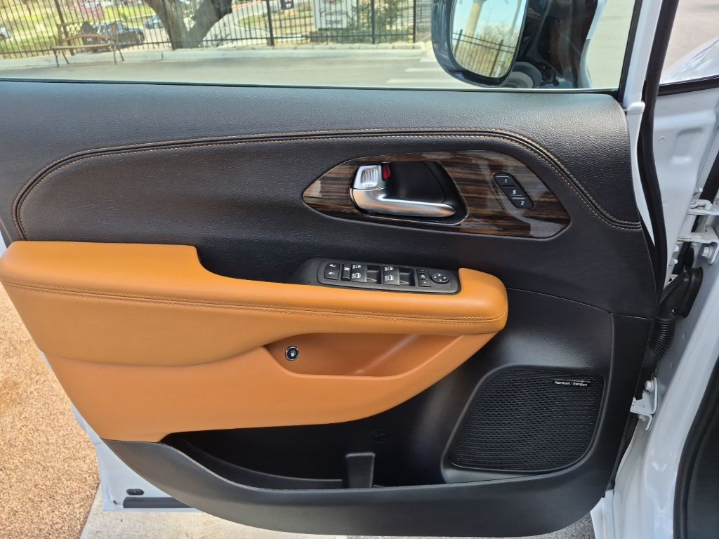 Used Car 2023 Chrysler Pacifica Hybrid  Pinnacle For Sale Under $35,000 In Austin, Texas