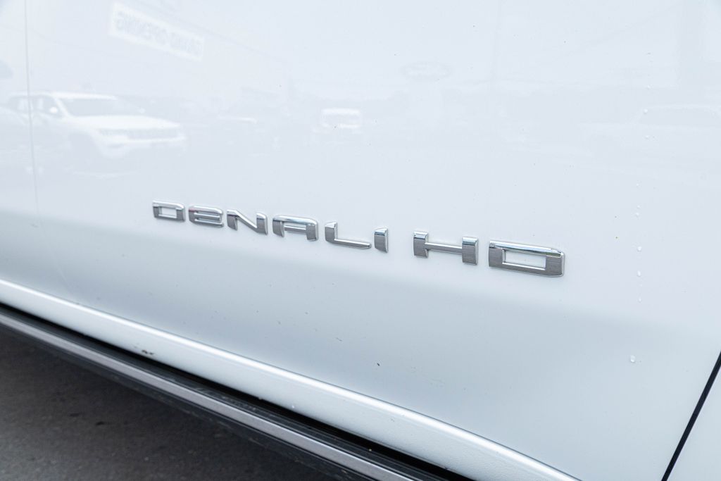 Used 2025 White GMC Denali Ultimate image 19