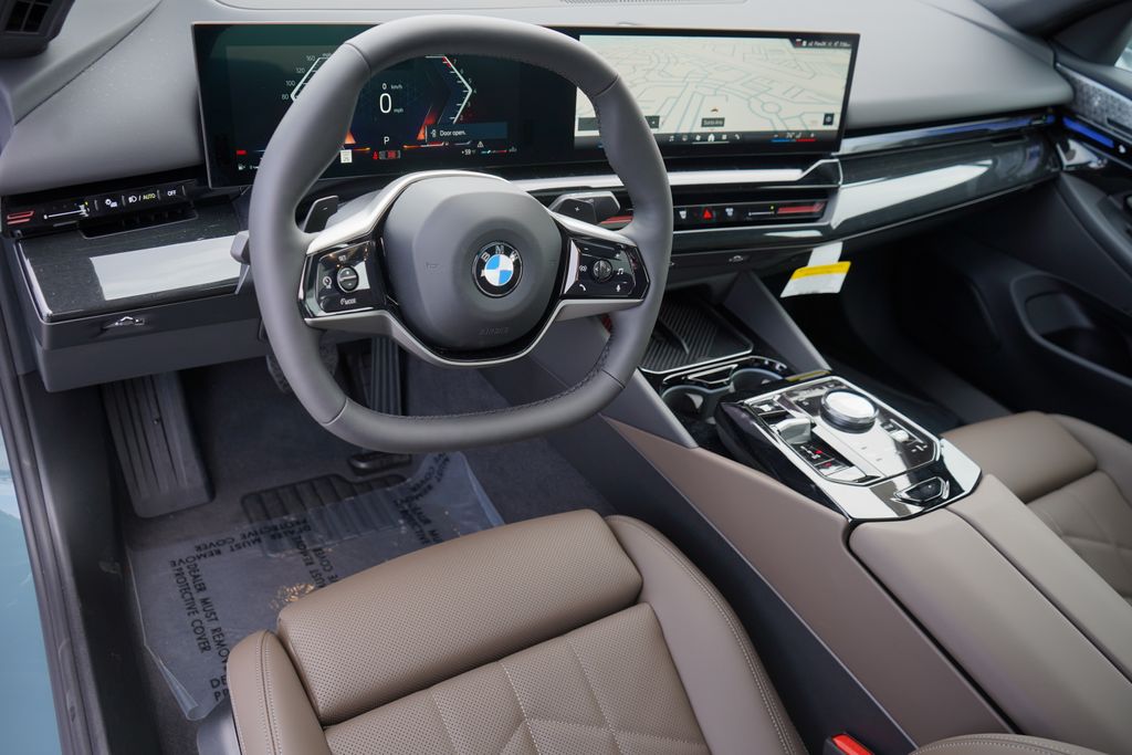 Thumbnail: 2025 BMW 5 Series - 13