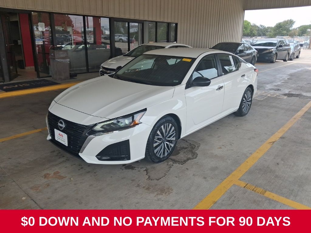 White 2025 Nissan Altima Sedan Front-Wheel Drive Continuously Variable Transmission