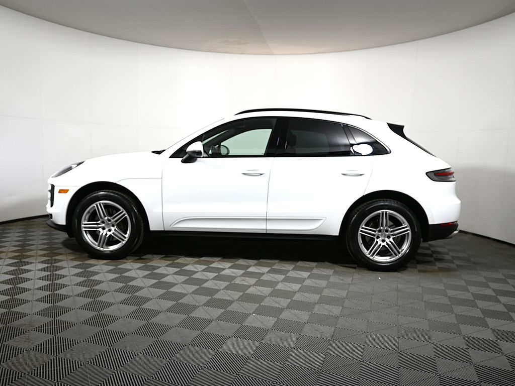 Thumbnail: 2021 Porsche Macan - 2