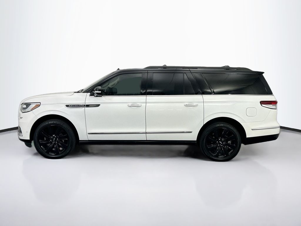 Thumbnail: 2023 Lincoln Navigator L - 2