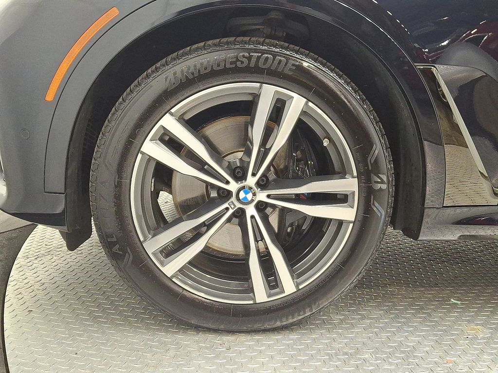 Thumbnail: 2021 BMW X7 - 8