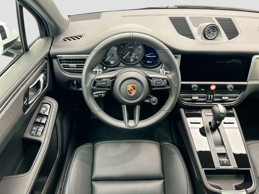 Thumbnail: 2026 Porsche Macan - 13