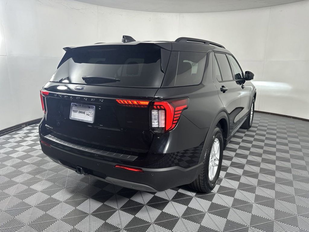 2025 Ford Explorer Active 7