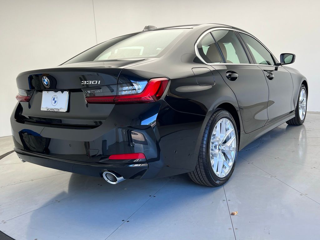 Thumbnail: 2026 BMW 3 Series - 3