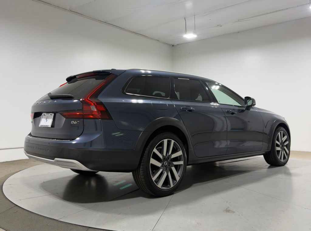 Thumbnail: 2022 Volvo S90 - 2