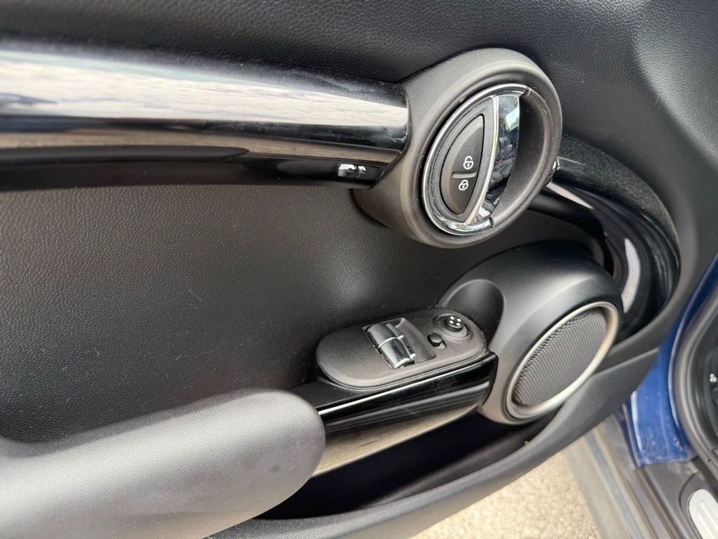 Thumbnail: 2015 MINI Cooper - 9