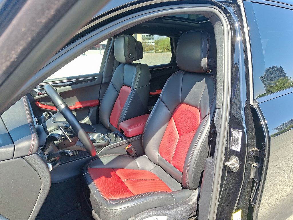 Thumbnail: 2023 Porsche Macan - 5