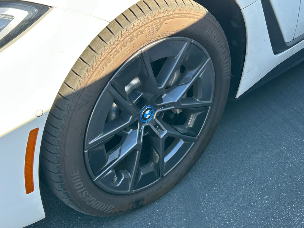 Thumbnail: 2023 BMW i4 - 3