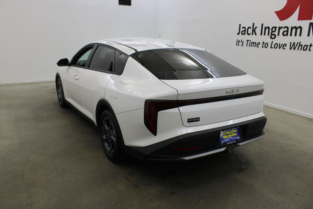 used 2025 Kia K4 car