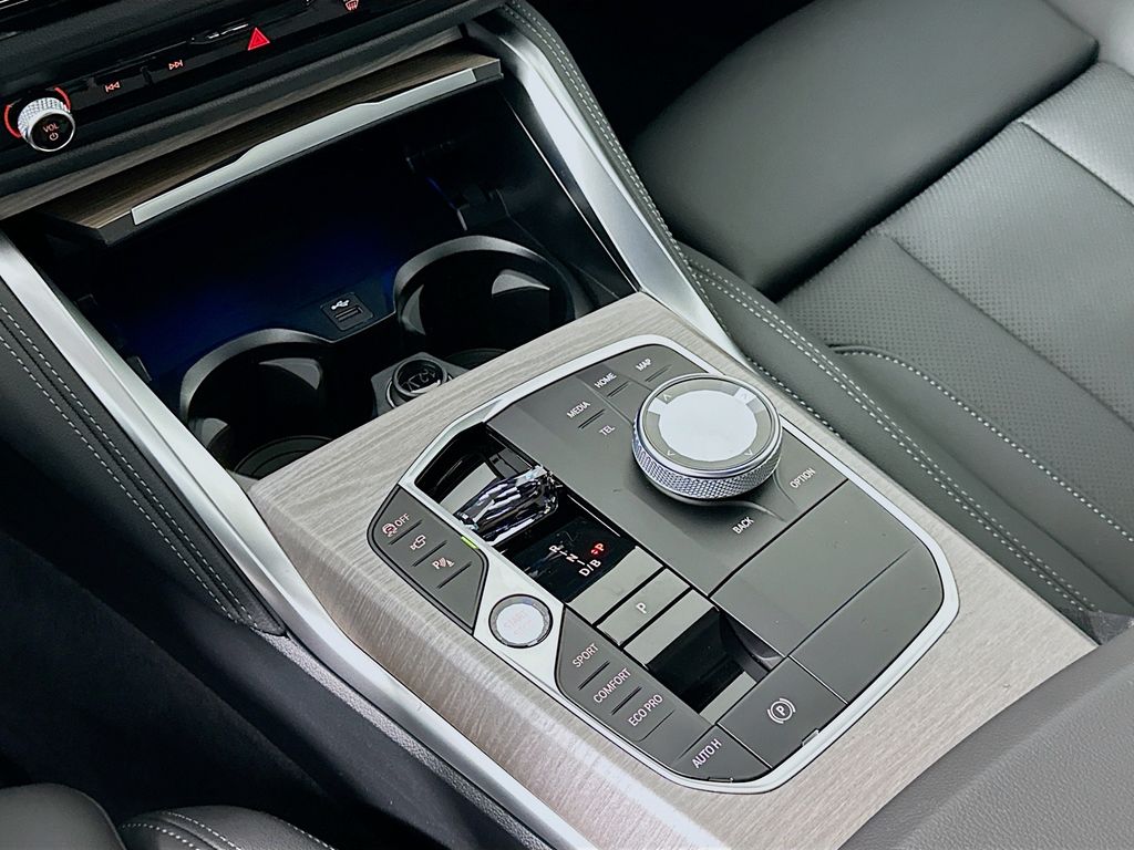 Thumbnail: 2026 BMW i4 - 15