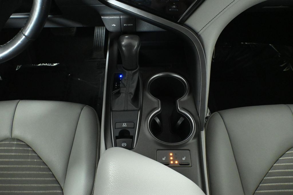 Thumbnail: 2021 Toyota Camry - 25