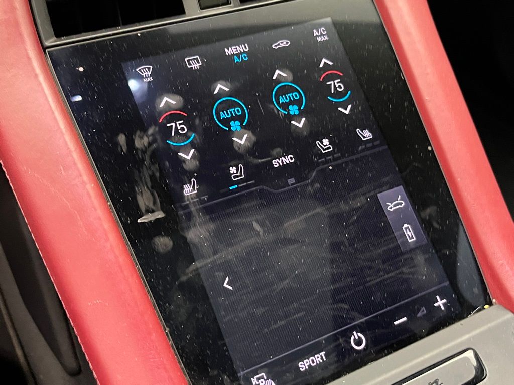 Thumbnail: 2022 Porsche Taycan - 14