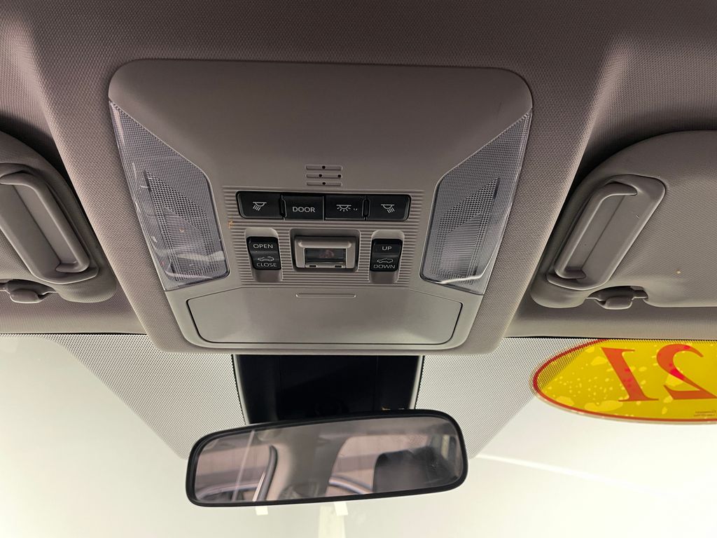 2021 Toyota RAV4 XLE Premium 32