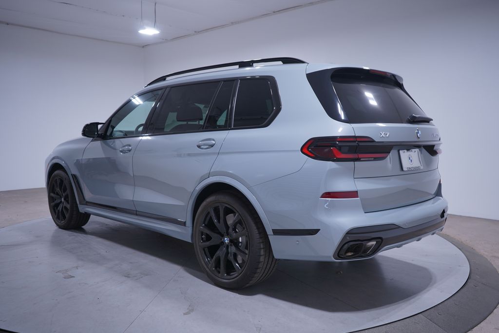 2025 BMW X7 M60i 3