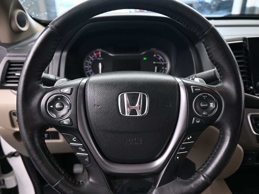 Used 2023 Platinum White Pearl Honda RTL image 16