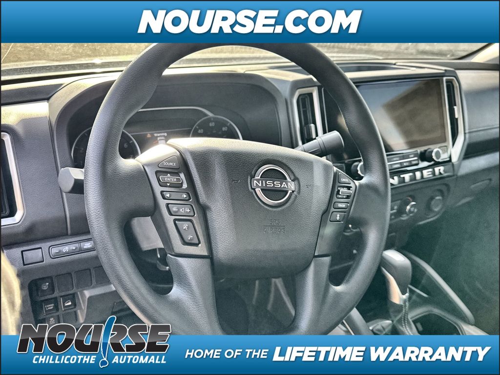 2025 Nissan Frontier SV photo