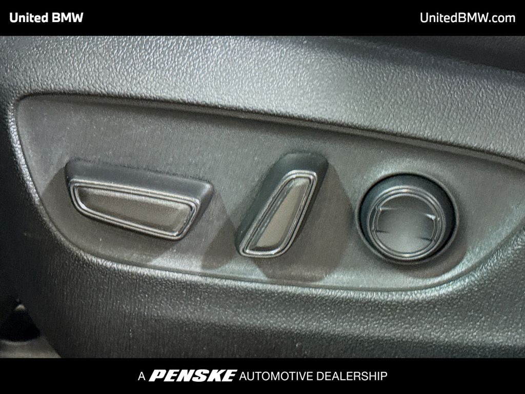 Thumbnail: 2022 Toyota Highlander - 4