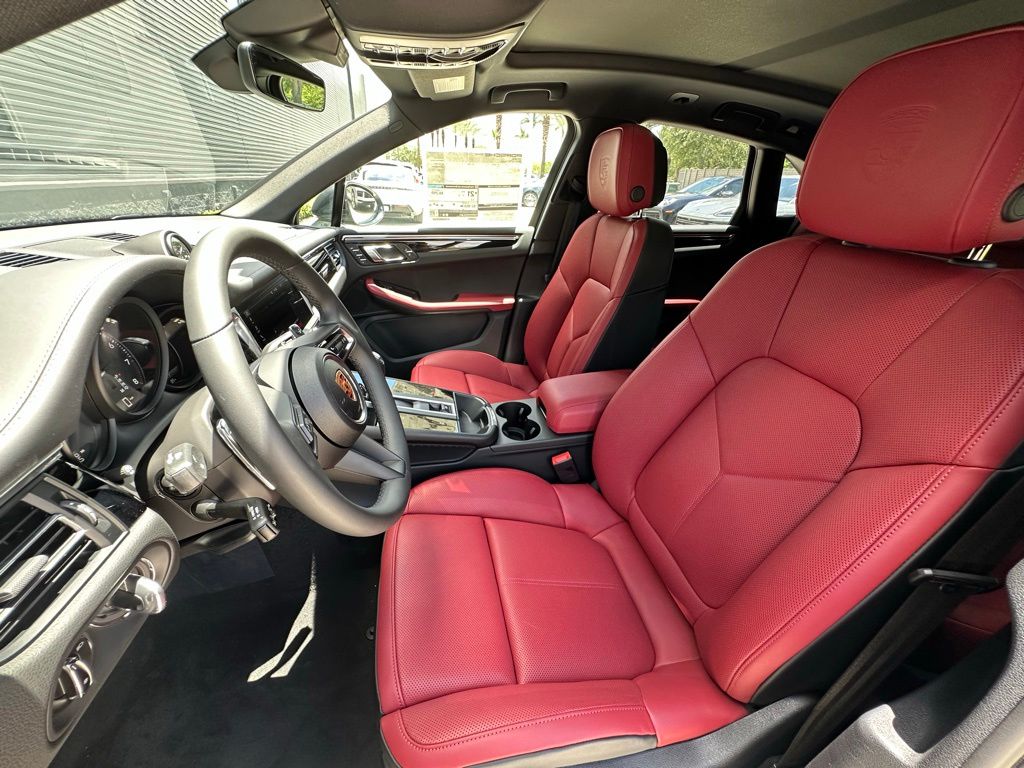 Thumbnail: 2026 Porsche Macan - 5