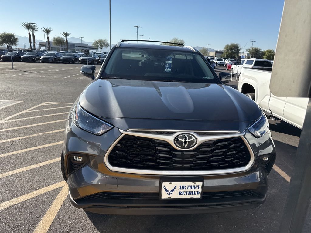 Thumbnail: 2023 Toyota Highlander - 3