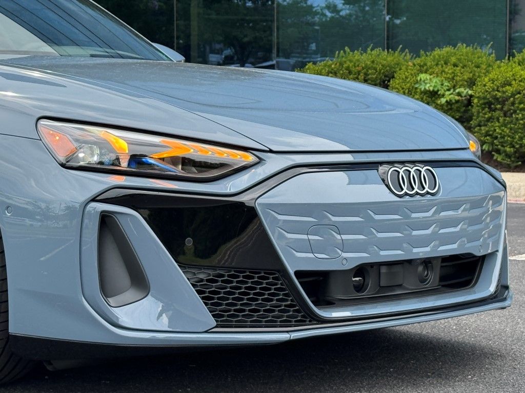 Thumbnail: 2025 Audi e-tron GT - 10